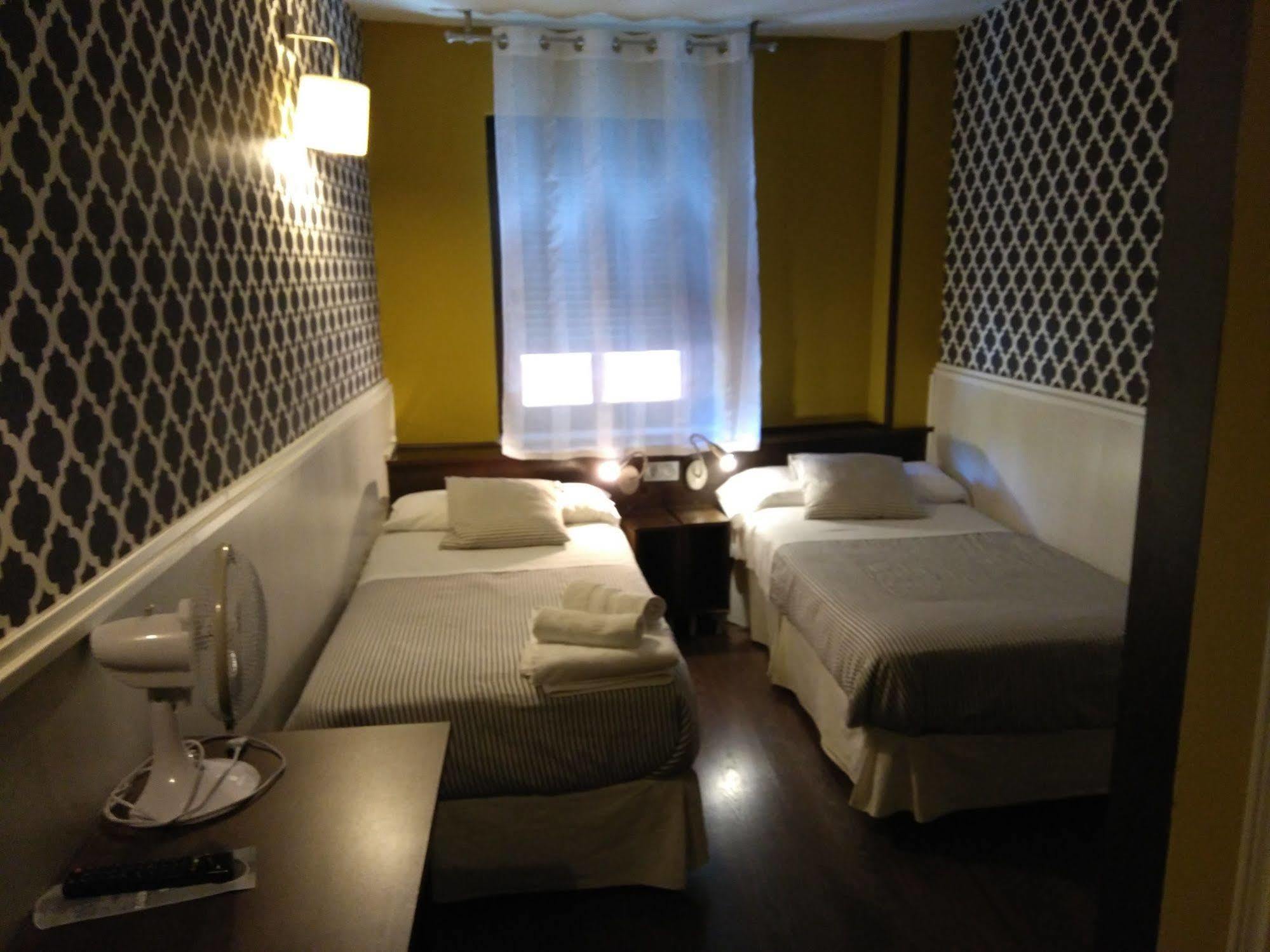 Hostal Gud Salamanca Buitenkant foto